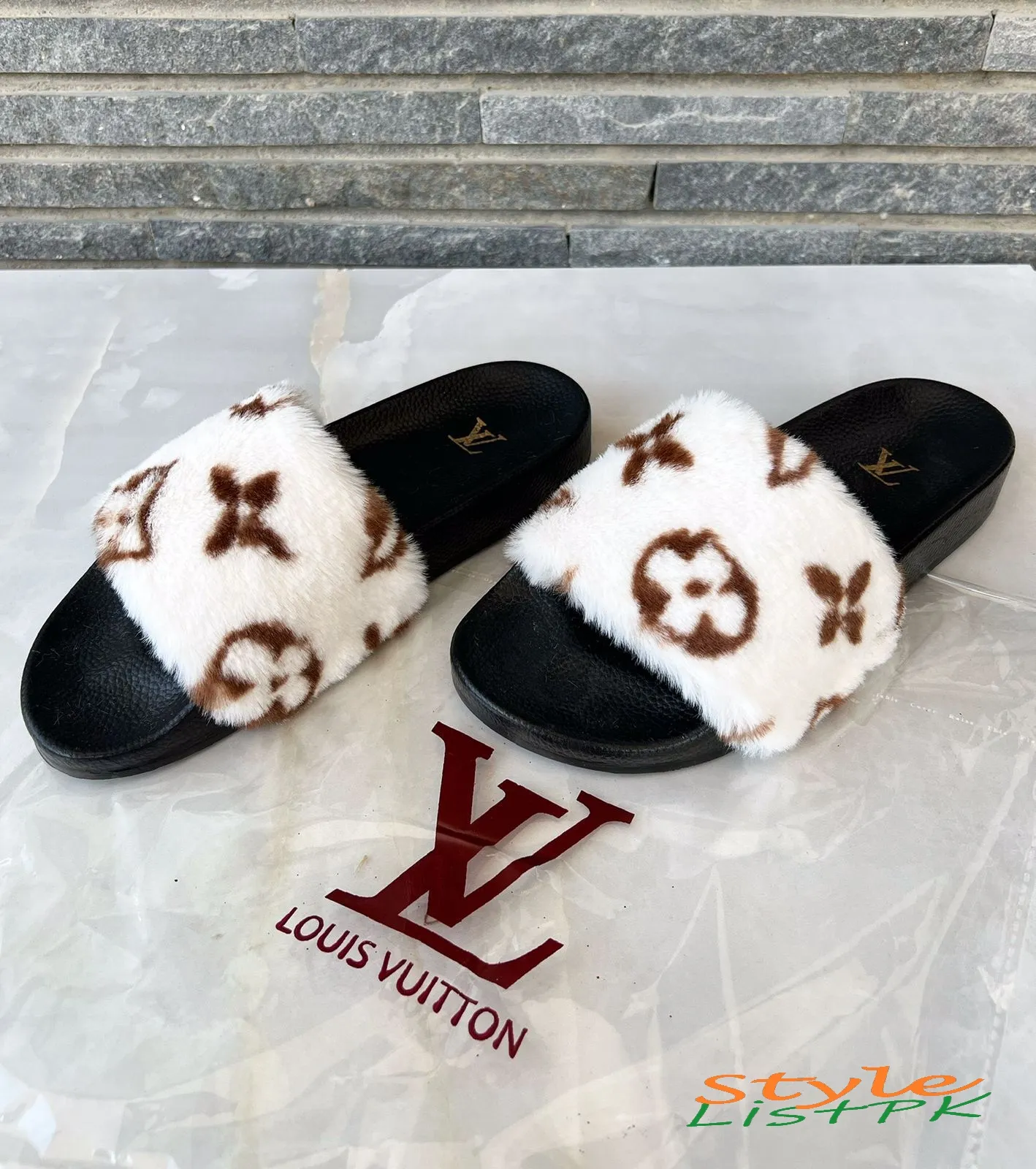 Best Price LV Furr Slippers 